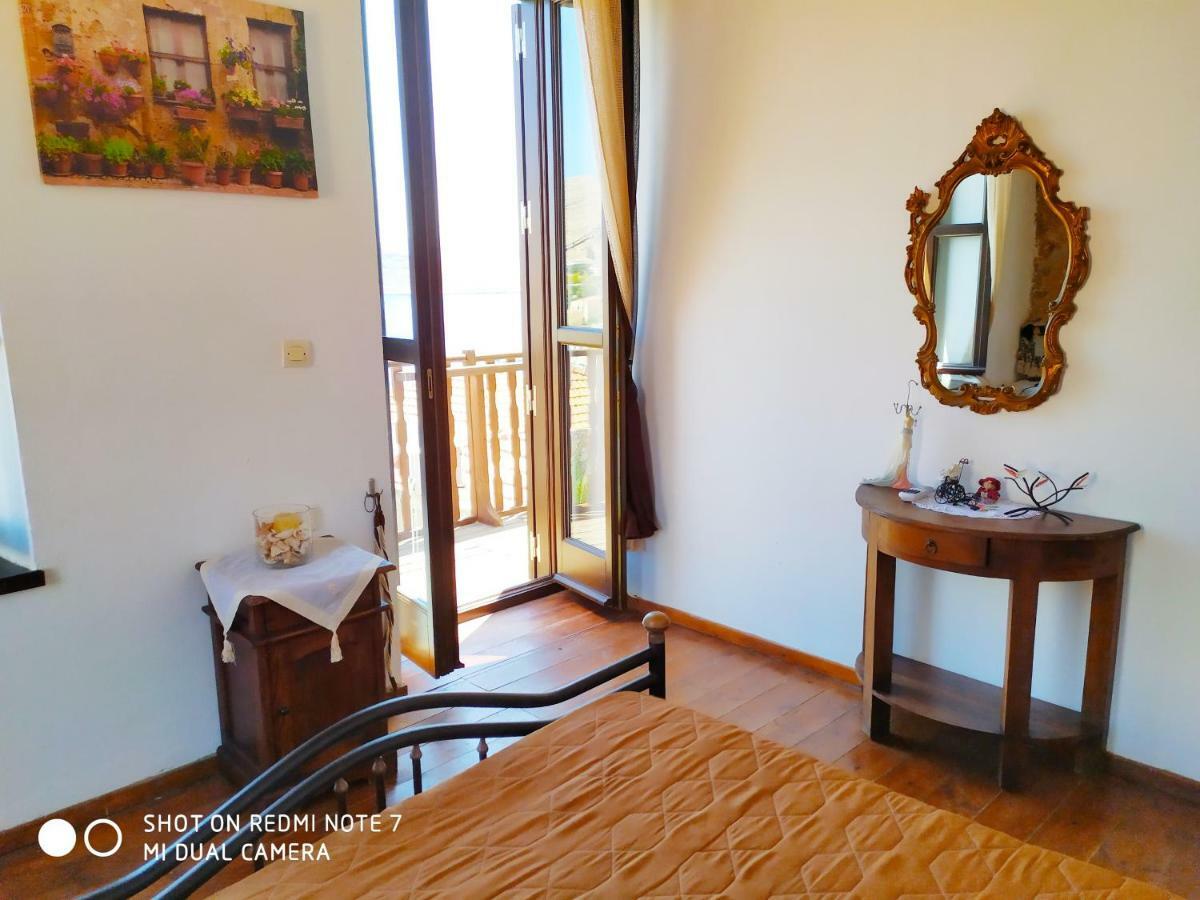 Villa Chrysodimi Chalki Town ภายนอก รูปภาพ