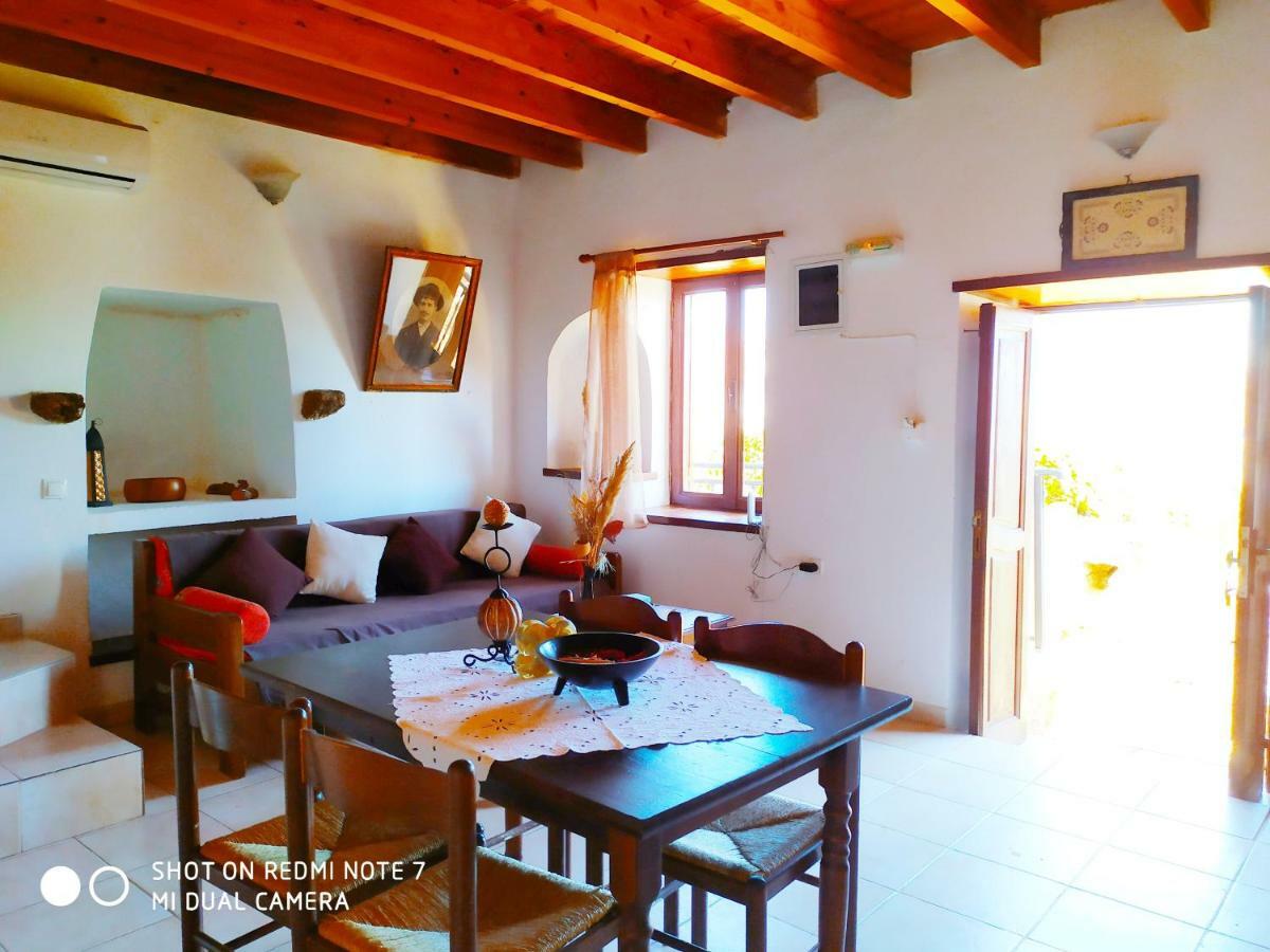 Villa Chrysodimi Chalki Town ภายนอก รูปภาพ